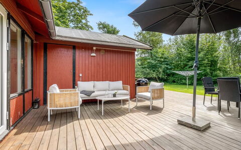 Vickie - 600M from the Sea: Wood, Home, Porch, Deck, Hardwood, Roof, Wood Stain, Wood Flooring, Eco Hotel