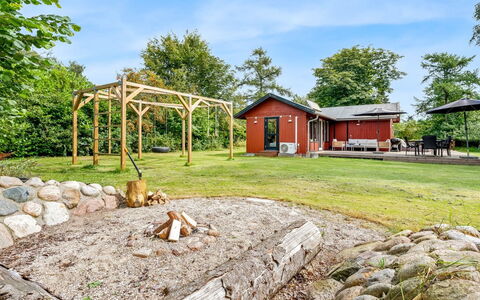 Vickie - 600M from the Sea: House, Home, Residential Area, Cottage, Siding, Estate, Driveway, Yard