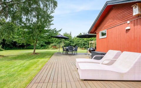 Vickie - 600M from the Sea: House, Home, Residential Area, Cottage, Siding, Estate, Driveway, Yard