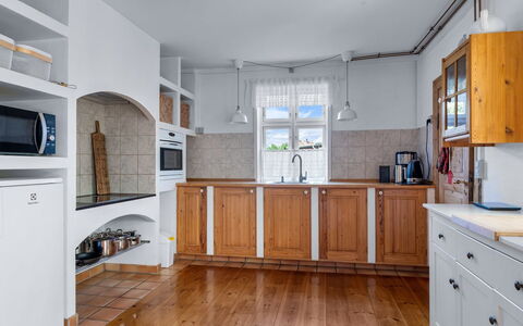 Huno - 2Km from the Sea: Flooring, Wood, Floor, Interior Design, Cabinetry, Ceiling, Kitchen, Wood Flooring, Cupboard, Lighting