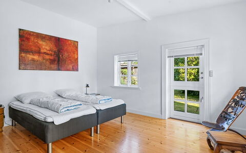Huno - 2Km from the Sea: Floor, Apartment, Bedroom, Ceiling, Bed, Wood Flooring, Hardwood, Bedding, Bed Frame, Wood Stain