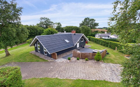 Erke - 800M from the Sea: Blue, Shrub, Cottage, Groundcover, Garden, Estate, Shade, Landscaping, Farmhouse, Eco Hotel