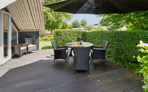 Erke - 800M from the Sea: Blue, Shrub, Cottage, Groundcover, Garden, Estate, Shade, Landscaping, Farmhouse, Eco Hotel