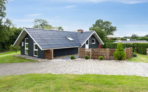 Erke - 800M from the Sea: Blue, Shrub, Cottage, Groundcover, Garden, Estate, Shade, Landscaping, Farmhouse, Eco Hotel