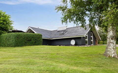 Erke - 800M from the Sea: Blue, Shrub, Cottage, Groundcover, Garden, Estate, Shade, Landscaping, Farmhouse, Eco Hotel