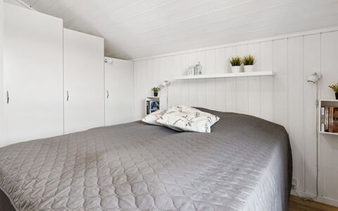 Enida - 350M to the Fjord: Bedroom, Wood, Ceiling, Interior Design, Bed, Flooring, Bedding, Bed Sheet, Floor, Linens