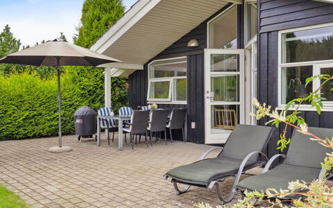 Eljena - 700M from the Sea: Roof, House, Home, Cottage, Door, Siding, Deck, Porch, Plank, Hardwood