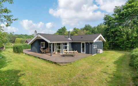 Anneli: Building, House, Window, Home, Roof, Residential Area, Shrub, Cottage, Land Lot