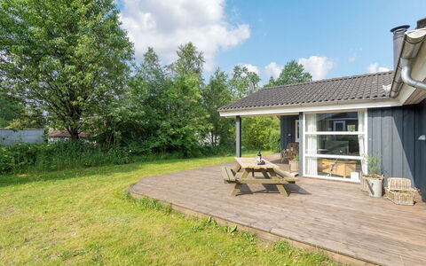 Anneli: Building, House, Window, Home, Roof, Residential Area, Shrub, Cottage, Land Lot