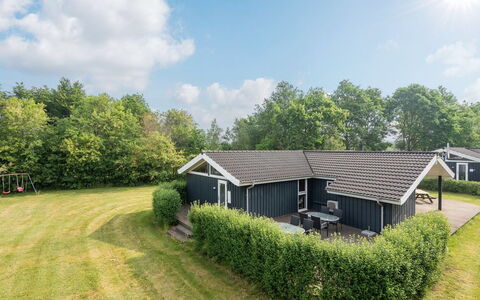 Anneli: Building, House, Window, Home, Roof, Residential Area, Shrub, Cottage, Land Lot
