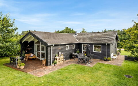 Jarmunrek - 400M to the Fjord: House, Roof, Home, Cottage, Shed, Garden Buildings, Siding, Yard, Log Cabin, Hut