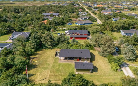 Geertje - 900M from the Sea: House, Roof, Home, Cottage, Shed, Garden Buildings, Siding, Yard, Log Cabin, Hut