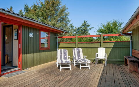 Geertje - 900M from the Sea: House, Roof, Home, Cottage, Shed, Garden Buildings, Siding, Yard, Log Cabin, Hut