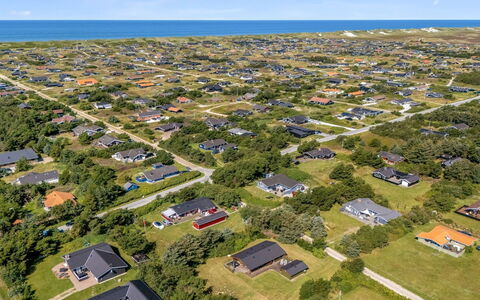 Geertje - 900M from the Sea: House, Roof, Home, Cottage, Shed, Garden Buildings, Siding, Yard, Log Cabin, Hut