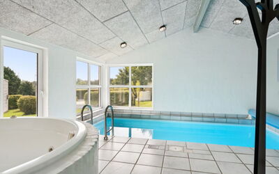 Svenn - 300M from the Sea