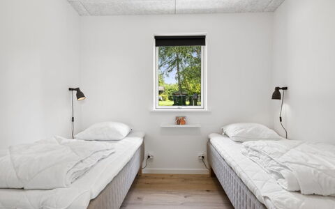 Gertraude - 800M from the Sea: Wall, Bedroom, Wood, Bed, Ceiling, Bedding, Floor, Flooring, Bed Sheet, Interior Design