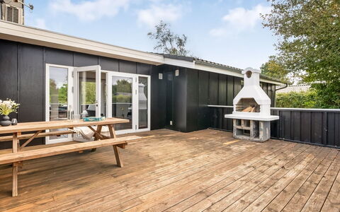 Soeren - 300M from the Sea: Wood, Home, Porch, Deck, Hardwood, Roof, Wood Stain, Wood Flooring, Eco Hotel