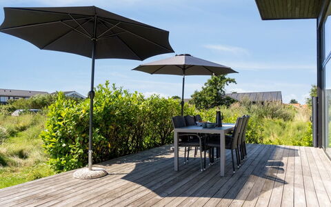 Bæver - 200M from the Sea: Wood, Home, Porch, Deck, Hardwood, Roof, Wood Stain, Wood Flooring, Eco Hotel