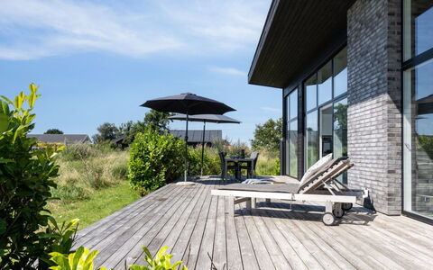 Bæver - 200M from the Sea: Wood, Home, Porch, Deck, Hardwood, Roof, Wood Stain, Wood Flooring, Eco Hotel