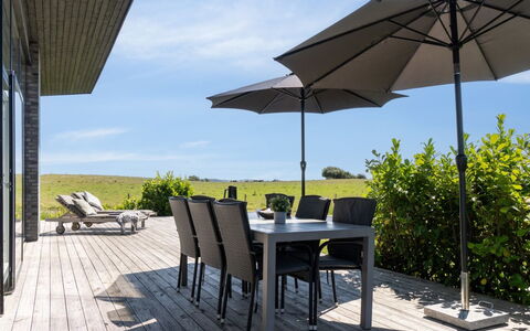 Bæver - 200M from the Sea: Wood, Home, Porch, Deck, Hardwood, Roof, Wood Stain, Wood Flooring, Eco Hotel