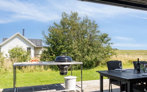 Bæver - 200M from the Sea: Wood, Home, Porch, Deck, Hardwood, Roof, Wood Stain, Wood Flooring, Eco Hotel