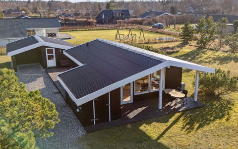 Mirkka - 200M from the Sea: Grass, Grassland, Land Lot, Cottage, Rural Area, Meadow, Garden Buildings, Garden, Shed