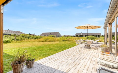 Onni - 250M from the Sea: House, Home, Roof, Residential Area, Cottage, Estate, Farmhouse, Lawn, Landscaping, Siding