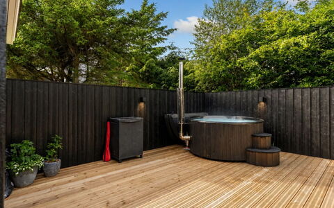 Ani - 700M from the Sea: Wood, Flooring, Wood Flooring, Deck, Hardwood, Wood Stain, Backyard, Plank, Garden, Bathtub