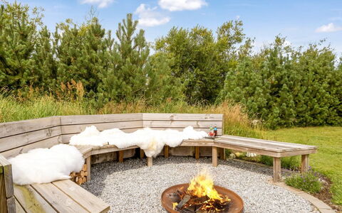 Yngve - 3.5Km from the Sea: Blue, Shrub, Cottage, Groundcover, Garden, Estate, Shade, Landscaping, Farmhouse, Eco Hotel