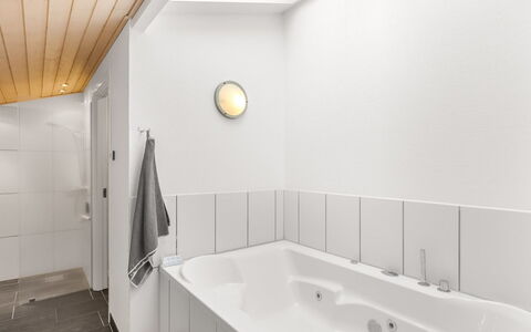 Dagmar - 500M from the Sea: Interior Design, Wall, Flooring, Ceiling, Plumbing Fixture, Floor, Bathroom, Lighting, Bathtub, Plumbing