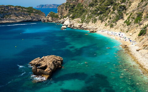 Tara: Blue, Water, Body Of Water, Coast, Coastal And Oceanic Landforms, Rock, Sea, Beach, Watercourse, Cove