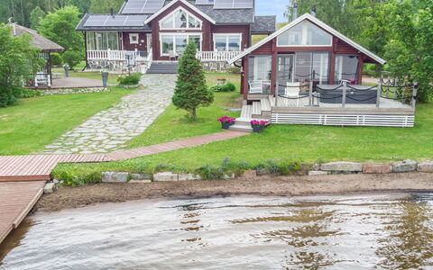 Villa Sirpia: House, Home, Cottage, Roof, Estate, Porch, Lake, Farmhouse, Reservoir, Pond