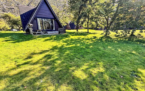 Lodge 6: Plant, Nature, Leaf, Natural Landscape, Tree, Land Lot, Grass, Sunlight, House