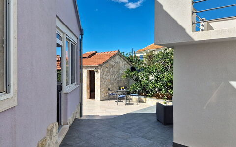 Nancy: Residential Area, Home, Concrete, Shade, Driveway, Flagstone, Walkway, Balcony, Villa