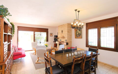 Falconera: Room, Property, Furniture, Dining Room, Interior Design, Building, Real Estate, Ceiling, Table, Floor