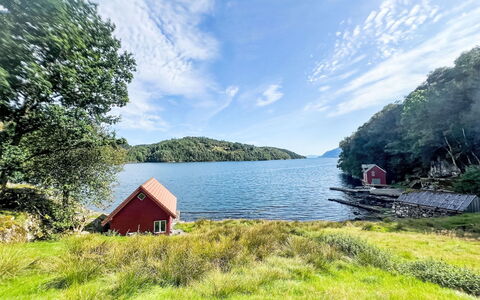 Askelund: Cloud, Sky, Mountain, Plant, Ecoregion, Natural Landscape, Tree, Grass, Highland, Biome