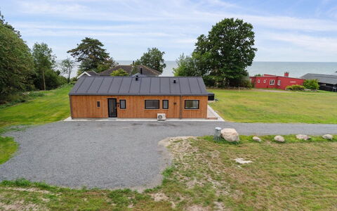 Wilgrib - 50M from the Sea: Wood, Roof, Architecture, Home, House, Cottage, Siding, Hardwood, Slope, Estate