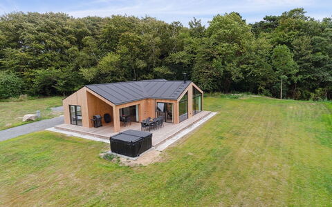 Wilgrib - 50M from the Sea: Wood, Roof, Architecture, Home, House, Cottage, Siding, Hardwood, Slope, Estate