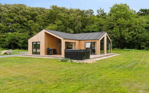 Wilgrib - 50M from the Sea: Wood, Roof, Architecture, Home, House, Cottage, Siding, Hardwood, Slope, Estate