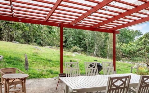 Blistorp: Plant, Table, Property, Furniture, Shade, Tree, Interior Design, Outdoor Furniture, Grass, Chair