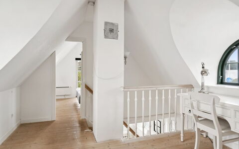 Susan - 20M from the Sea: Wood, Roof, Architecture, Home, House, Cottage, Siding, Hardwood, Slope, Estate