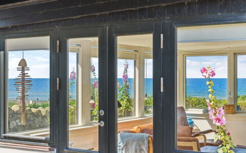 Susan - 20M from the Sea: Wood, Roof, Architecture, Home, House, Cottage, Siding, Hardwood, Slope, Estate