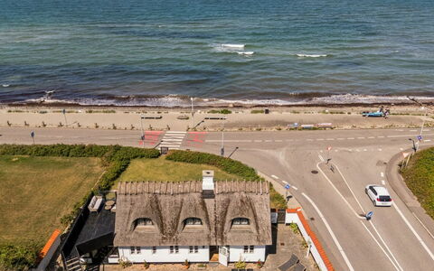 Susan - 20M from the Sea: Thatching, Sea, Coast, Ocean, Shore, Bay, Beach
