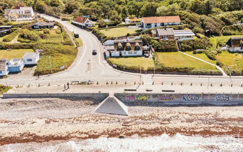 Susan - 20M from the Sea: Coast, Landscape, Sea, Coastal And Oceanic Landforms, Shore, Roof, Ocean, Beach, Slope, Bay