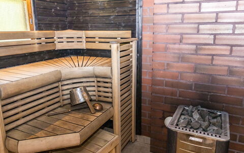 Kesäranta: Wood, Flooring, Floor, Furniture, Wood Flooring, Interior Design, Bunk Bed, Room, Wood Stain, Hardwood