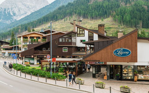 Luisa: Mountain, Building, Plant, Property, Sky, Tree, Mountain Range, Leisure, Rural Area, Landscape