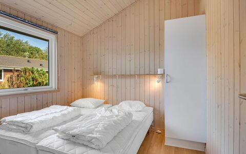 Alvina - 45M from the Sea: Wood, Bedroom, Ceiling, Bed, Bedding, Bed Sheet, Bed Frame, Wood Stain, Hardwood, Plank