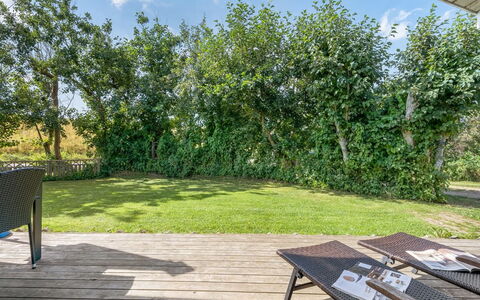Alvina - 45M from the Sea: Green, Leaf, Vegetation, Shrub, Land Lot, Garden, Groundcover, Shade, Spring, Woody Plant