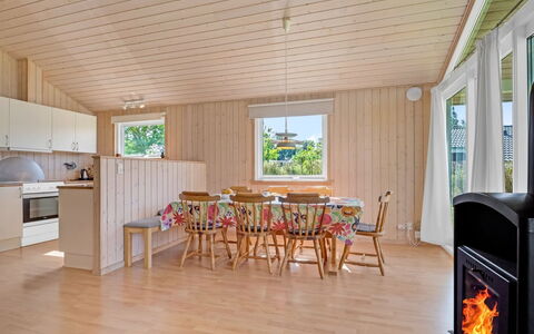 Vincent - 25M from the Sea: Flooring, Wall, Floor, Interior Design, Wood, Ceiling, Wood Flooring, Lighting, Furniture, Laminate Flooring