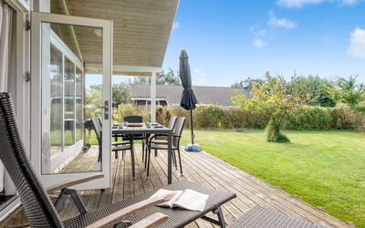 Vincent - 25M from the Sea